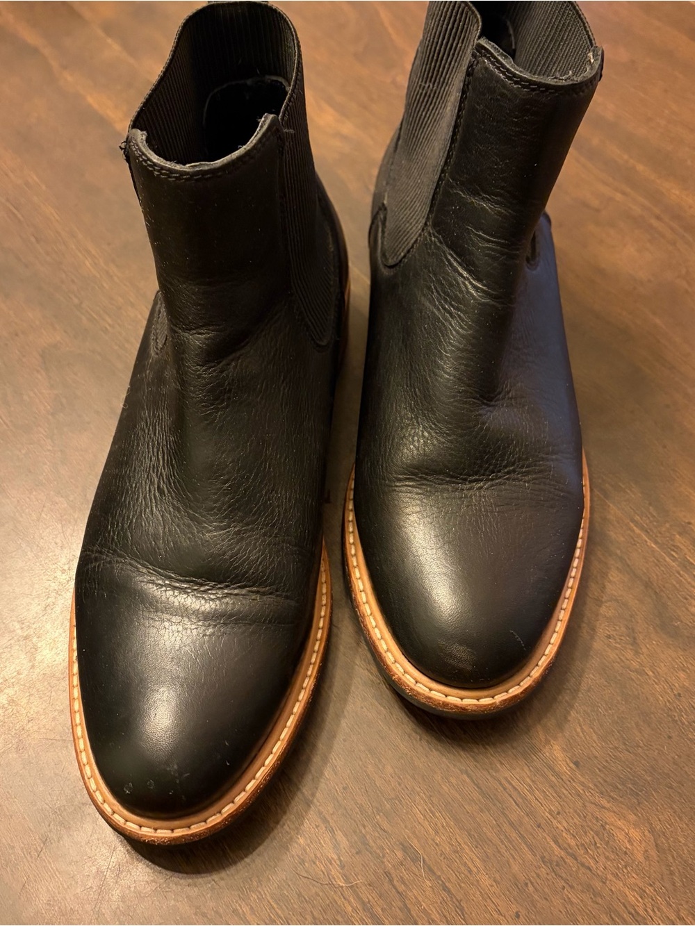 Nisolo Black Leather Chelsea Boots with Contrast Sole